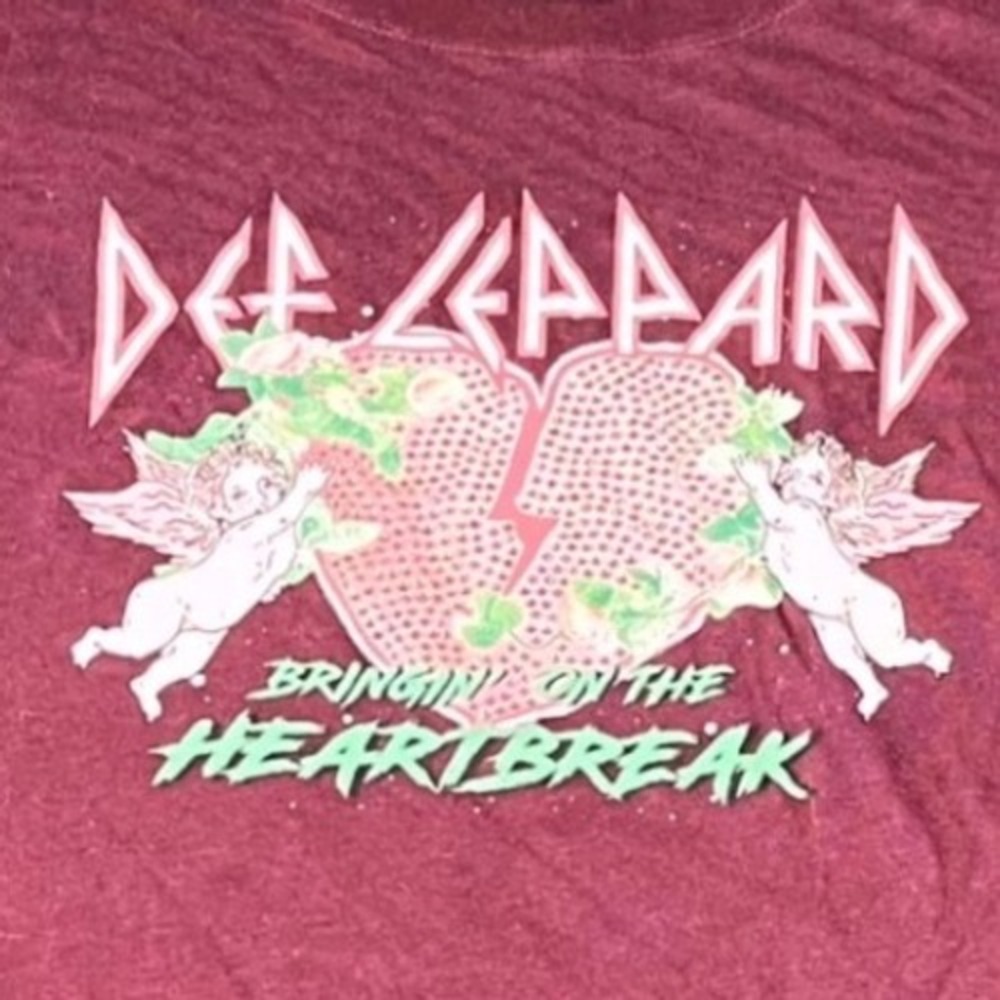 Def Leppard T Shirt Womens 2 Maroon Rock Band Bringin On The Heartbreak Graphic